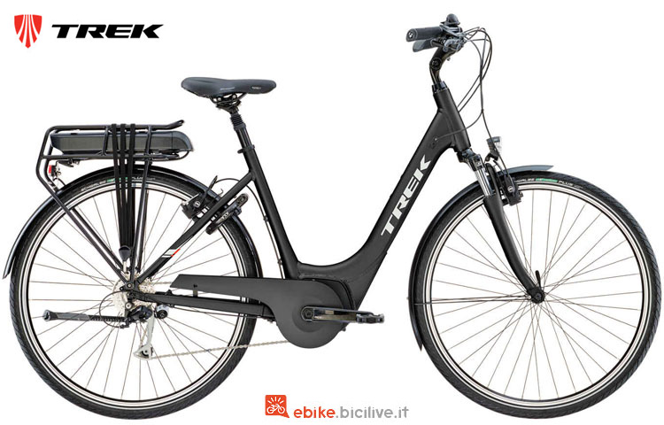 Una ebike urbana Trek TM2+ 500 Lowstep