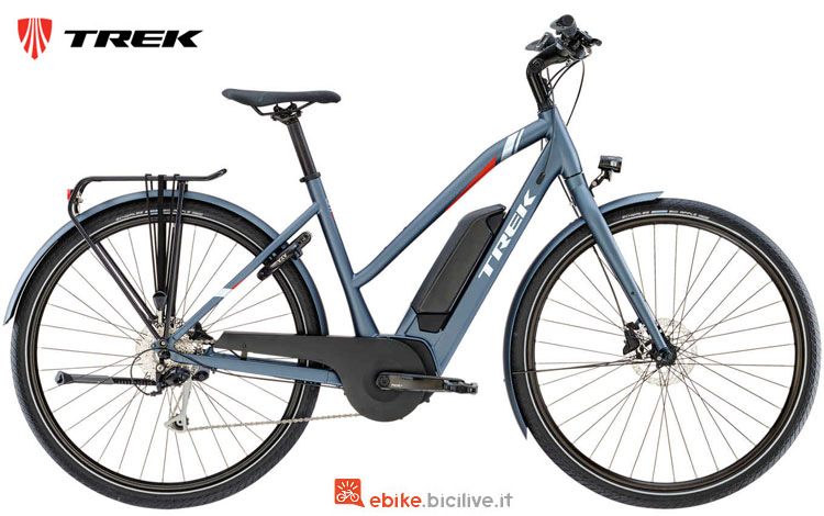 Una ebike da città da donna Trek UM3+ STAGGER 500