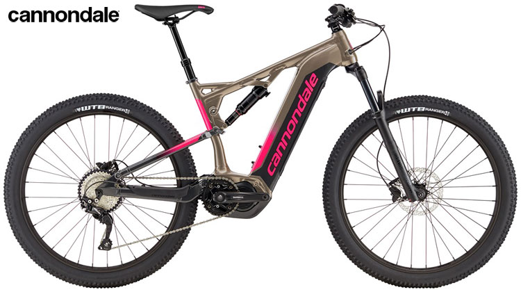 Una ebike Cannondale 27,5+ F Cujo Neo 130 4 per le donne rider