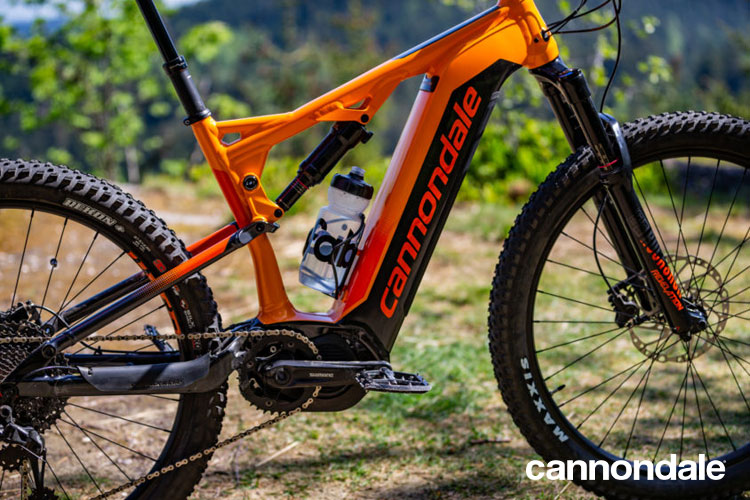 Una mountain bike elettrica Cujo Neo 130 di Cannondale