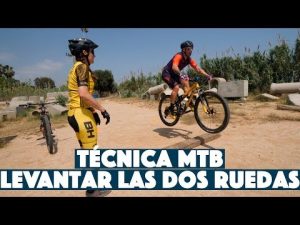 TÉCNICA MTB: CÓMO LEVANTAR LAS DOS RUEDAS | Valentí Sanjuan y Laura Celdrán