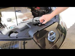 How to open a Nissan Leaf charging port manually by hand(without tools)