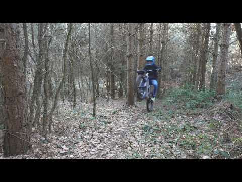 Demonstration of LMX 64 trail riding with no pedalling