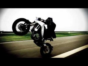 E-Racer – 100% electric – the Dark Side official video