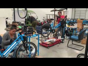 Detrás de Vetelia Ride- Bicicleta compartida.