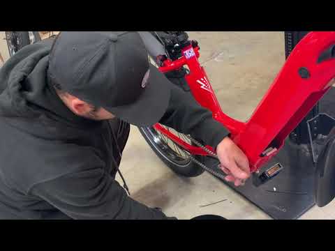 how to loosen or tighten bottom bracket