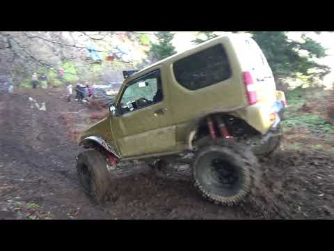SUZUKI Jimny going down the hill